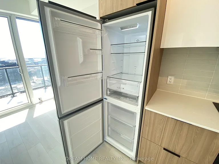 5 Defries St #911 — Photo 14