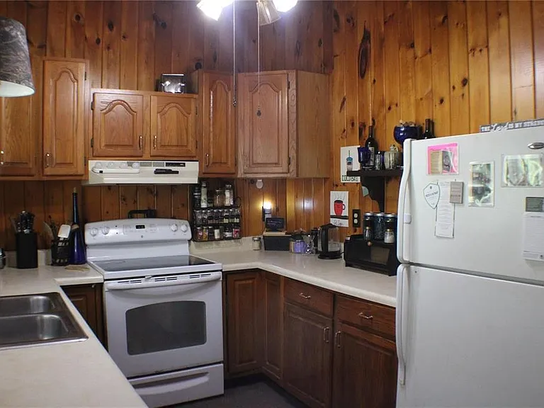 3045 Yorkshire Dr — Photo 6