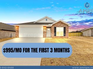 208 SW Vicki St, Gentry, AR 72734