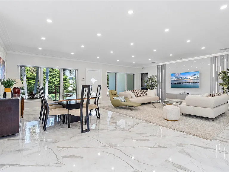 207 Royal Palm Dr — Photo 4