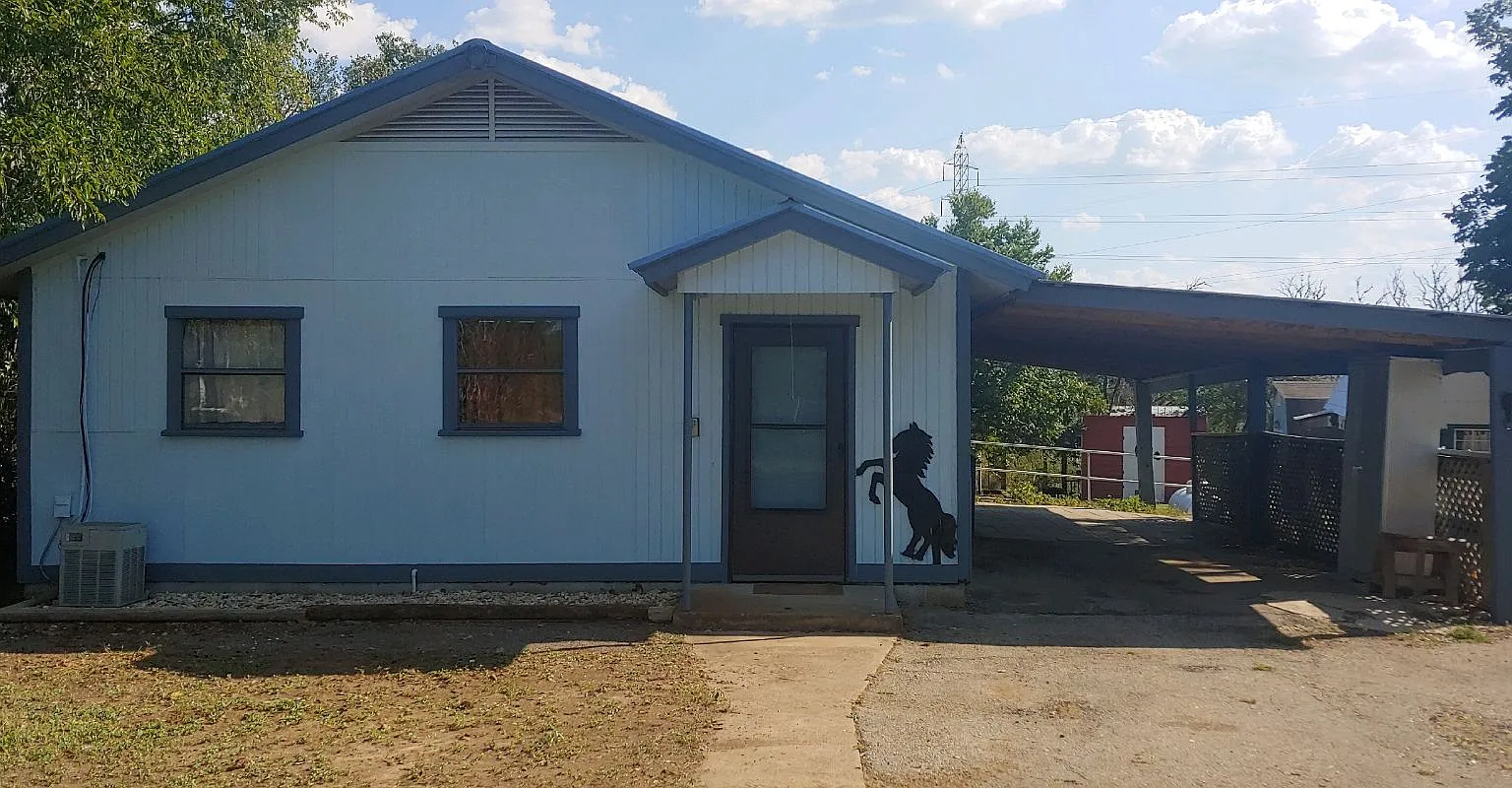 2 bed, 1000 sqft, $1,400 — Photo 1