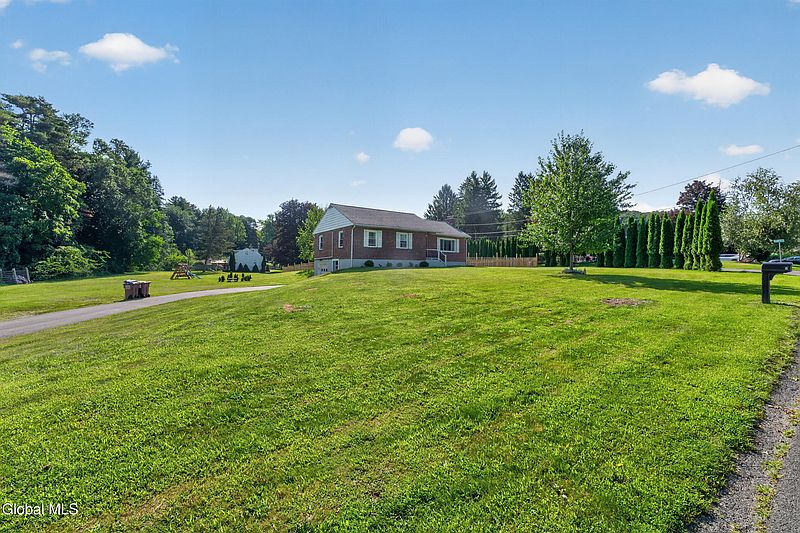 5th image of 8 Gardner Road