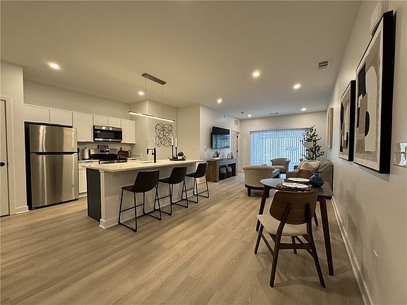 3rd image of 403 Erie Ridge Dr