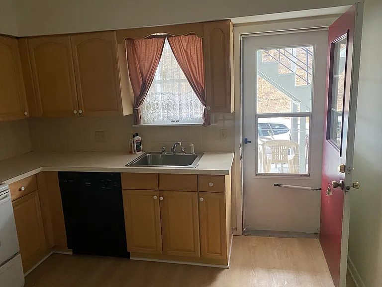 447 N Gates Ave #1 — Photo 7