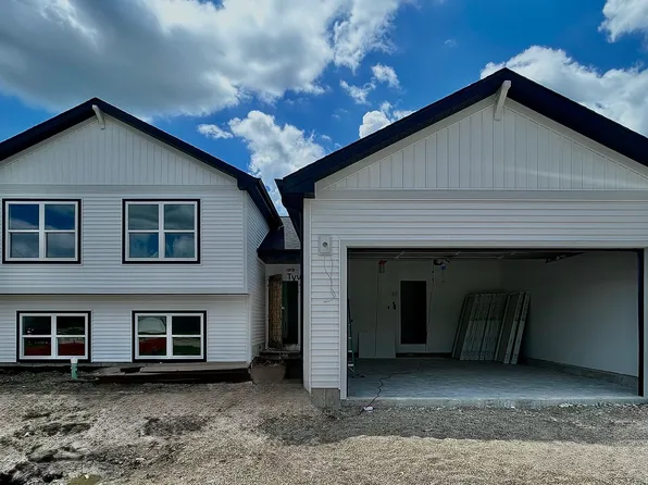 1416 Lilac Ln, Harvard, IL 60033