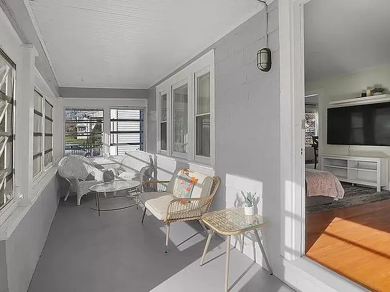 82 Seymour Ave — Photo 2