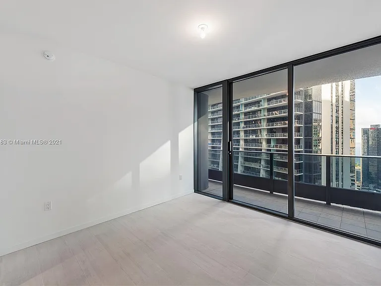 Brickell Plz — Photo 6