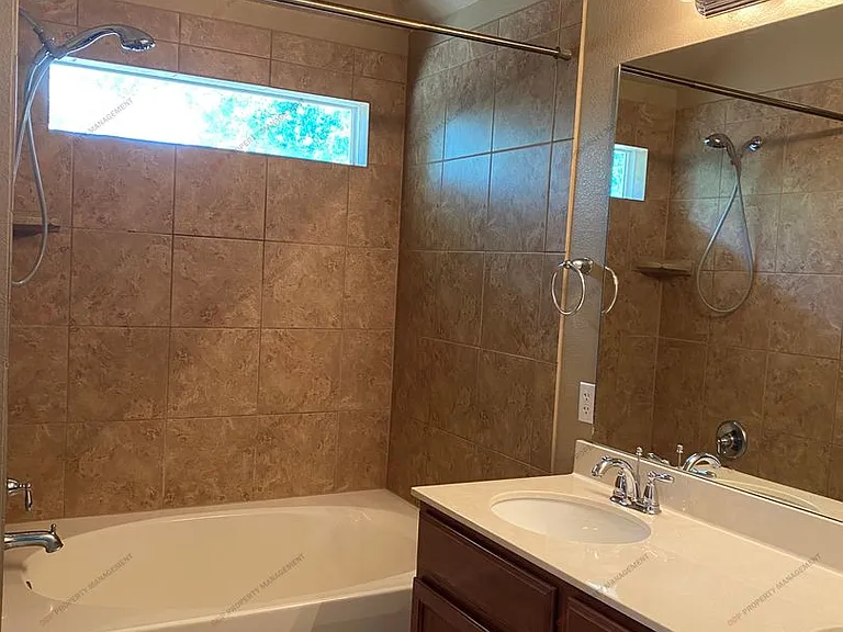 2907 Burlington — Photo 9