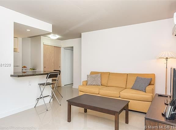 3rd image of 915 Jefferson Ave APT 2A