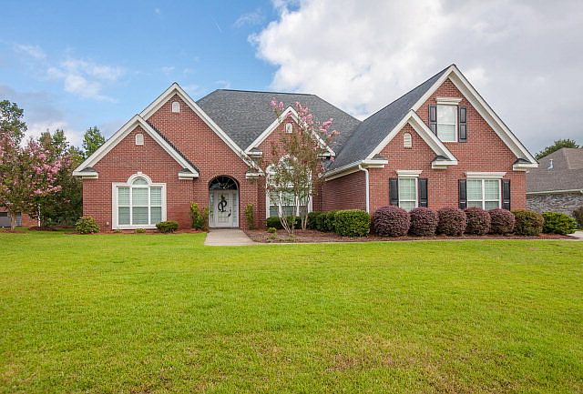 1st image of 211 Sparrowhawk Ln