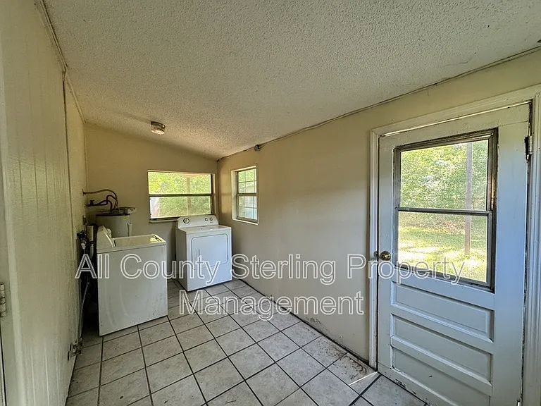 159 SW Elizabeth Ct — Photo 16