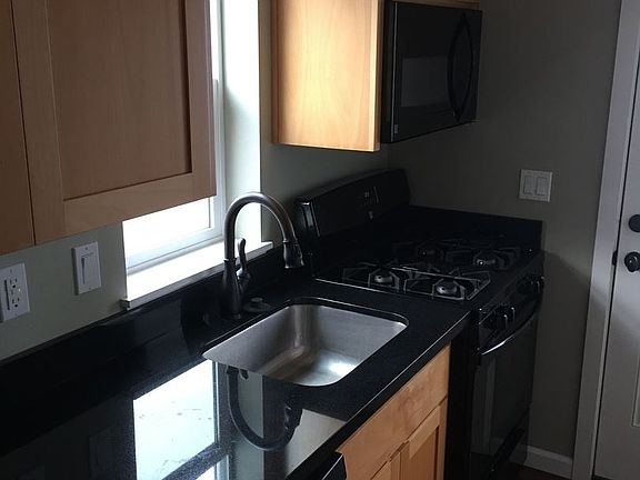 5th image of 4380 SE Harborton St