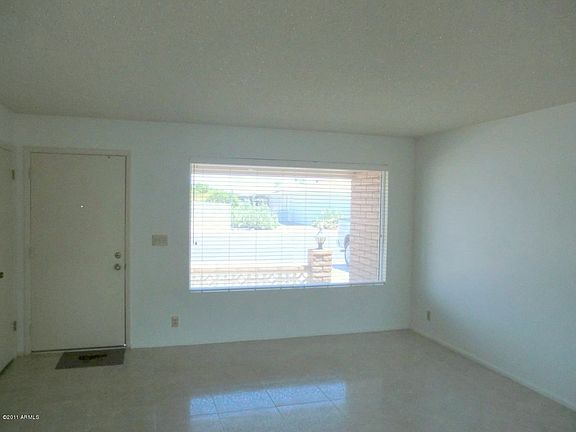 2nd image of 852 S Rosemont