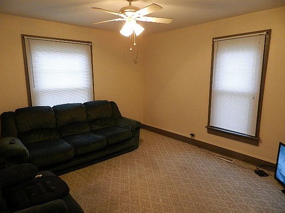 5th image of 210 Glad St