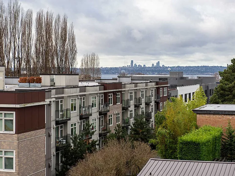 Plaza Apartments — Photo 16