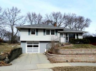 2 Bradford Ln, Madison, WI 53714