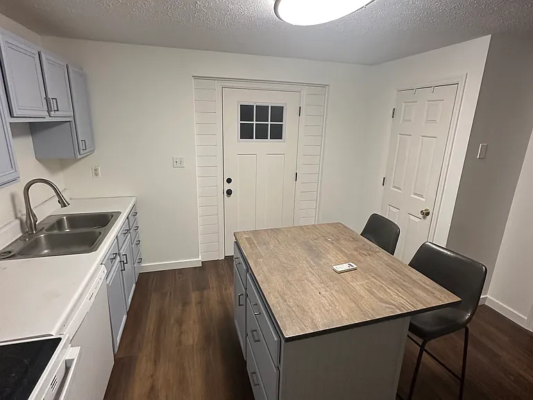 1015 Fox Hunter Rd #B — Photo 4