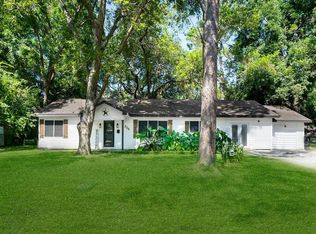 226 11th 1/2 St, West Columbia, TX 77486
