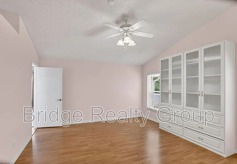 10315 Winding Creek Ln — Photo 19