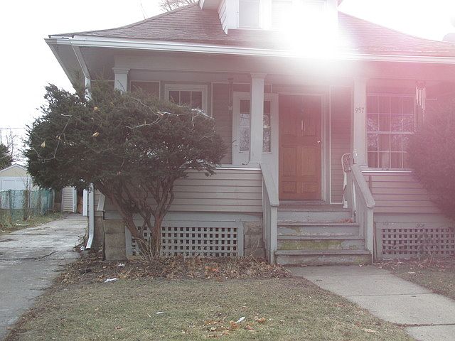 2nd image of 957 Front St