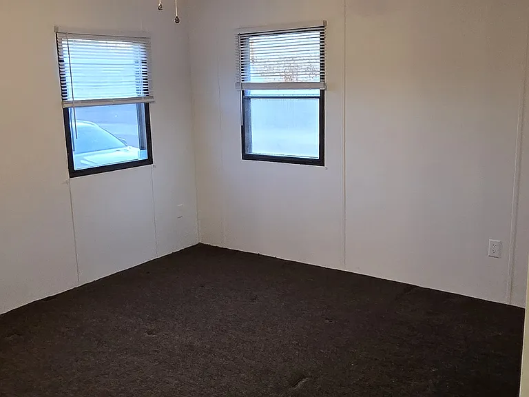 207 Tripp St — Photo 10
