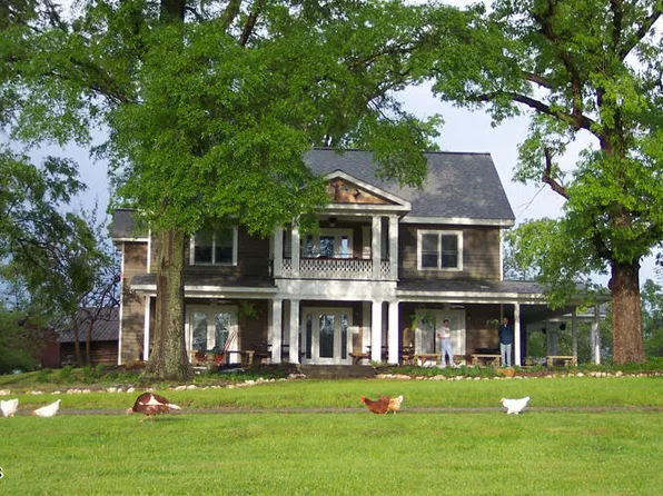 144 Celebrity Dairy Way, Siler City, NC 27344