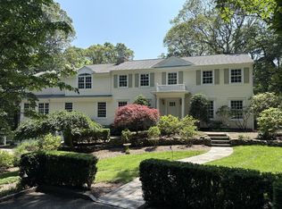 9 Oakwood Dr W, Lloyd Harbor, NY 11743