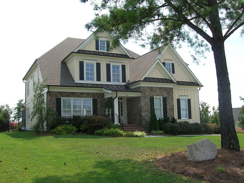 BEAUTIFUL HOME AND ENTRYWAY