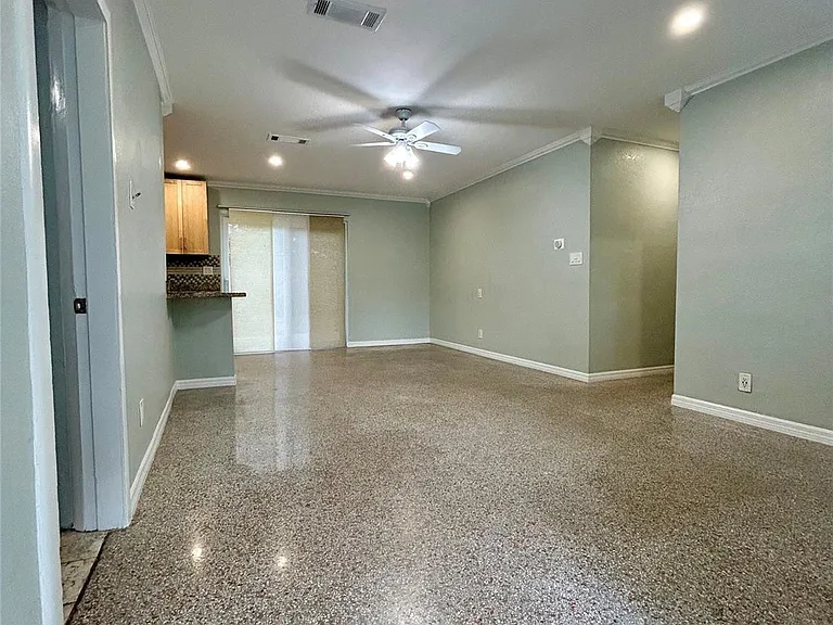 5950 NE 6th Ave — Photo 2