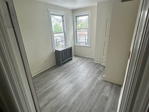 3rd image of 515 S 9th Ave Floor 2