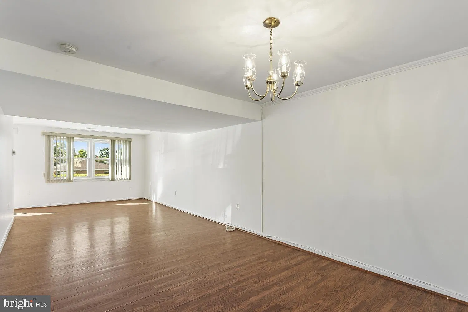 3 bed, 1.5 bath, 1322 sqft, $2,300 — Photo 4