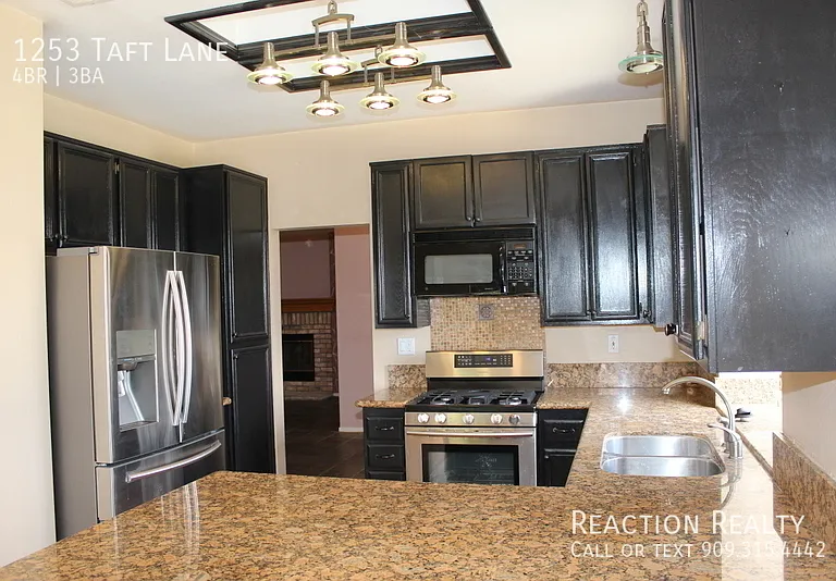 1253 Taft Ln — Photo 9