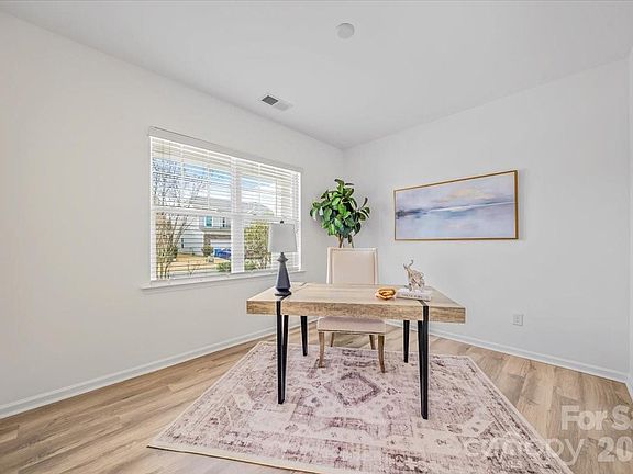 4th image of 2683 Southern Trace Dr