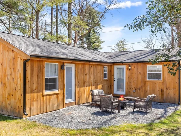 7 Hollis Ave, Lakeville, MA 02347