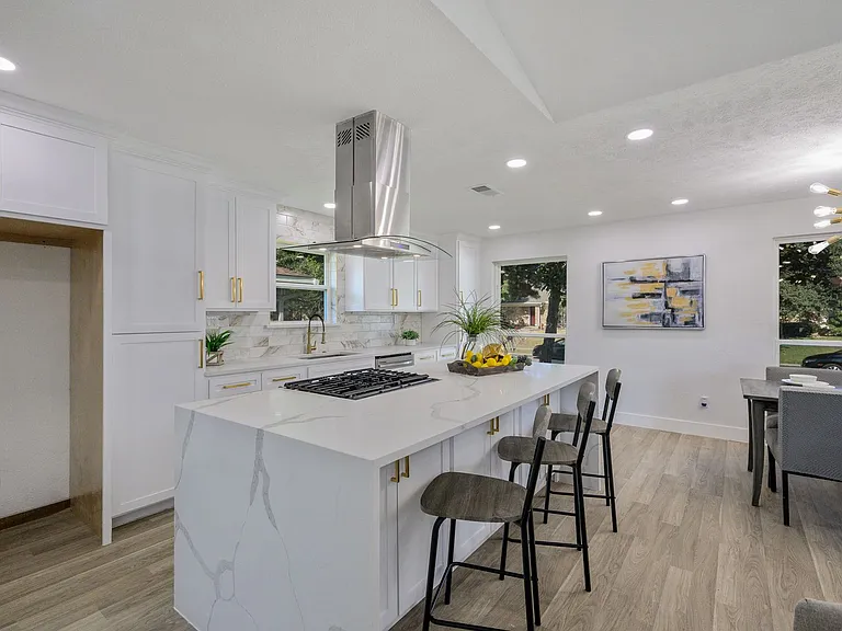 2400 Bengal Ln — Photo 18