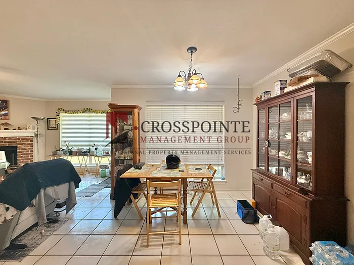 3 bed, 2.0 bath, 1445 sqft, $1,595 — Photo 4