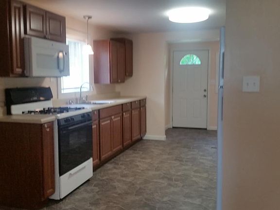 Kitchen. Tons of cabinets