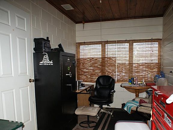 4th image of 684 N Carpenter Ave