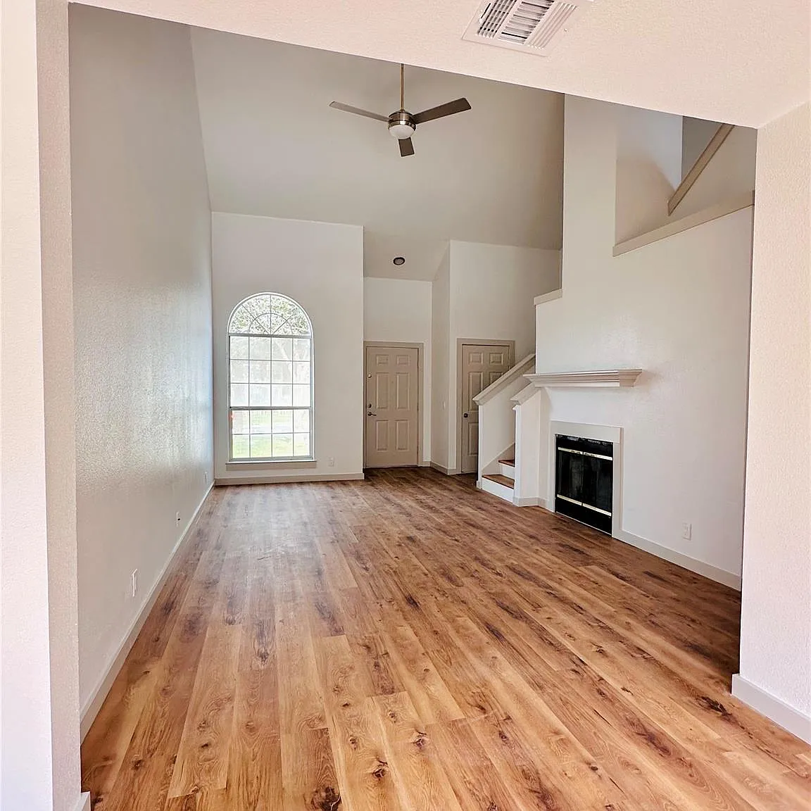 3 bed, 2.5 bath, 1412 sqft, $1,695 — Photo 3