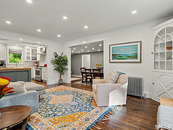 5th image of 272 West Lane