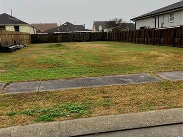 8316 Creole Dr, Chalmette, LA 70043