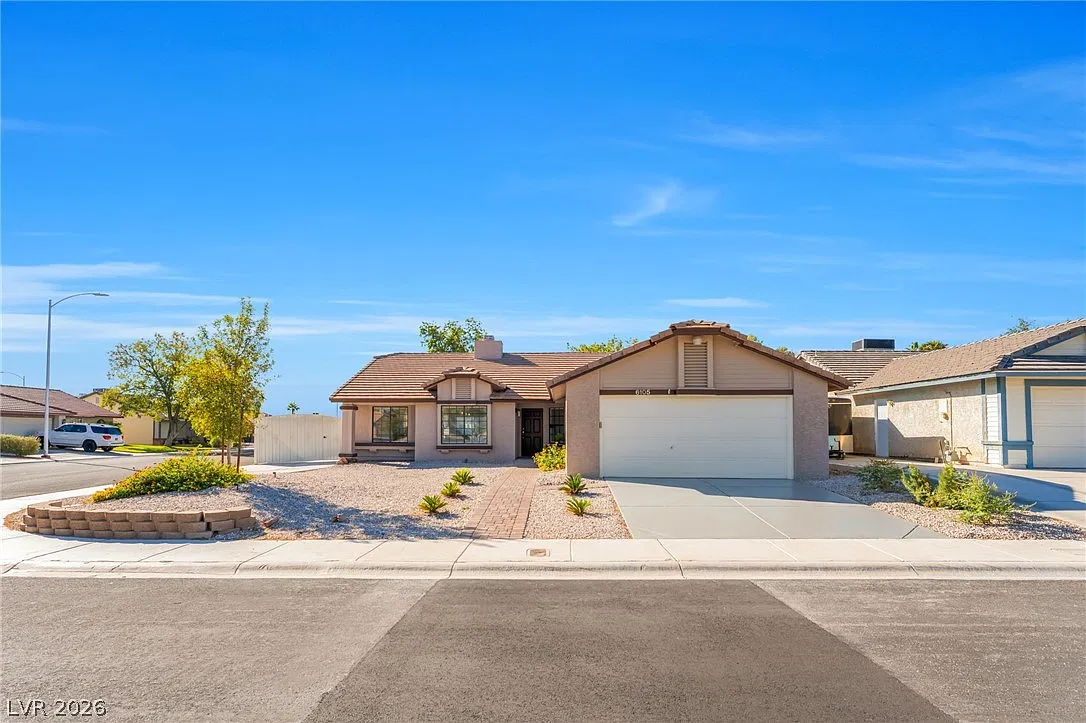 4 bed, 2.0 bath, 1804 sqft, $2,300 — Photo 1