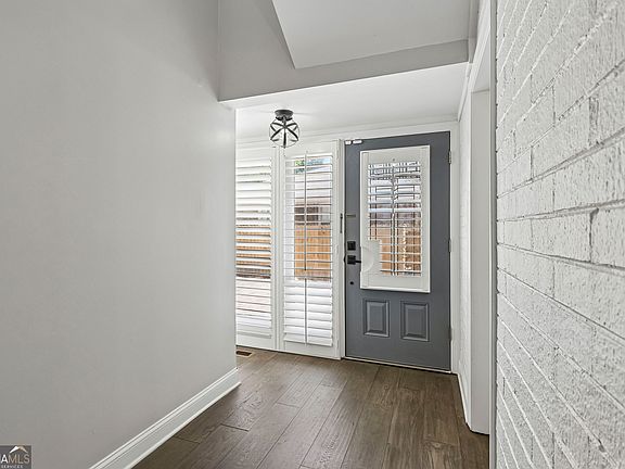 4th image of 215 Camden Rd NE