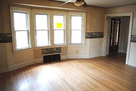 3rd image of 7421 Hennessey Ave