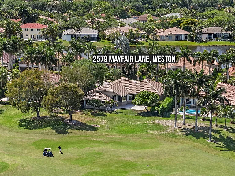 2579 Mayfair Ln — Photo 36