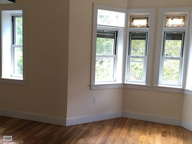 2nd image of 471 Mac Donough St