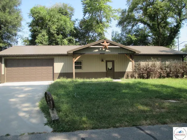 100 E Clay St, Smithton, MO 65350