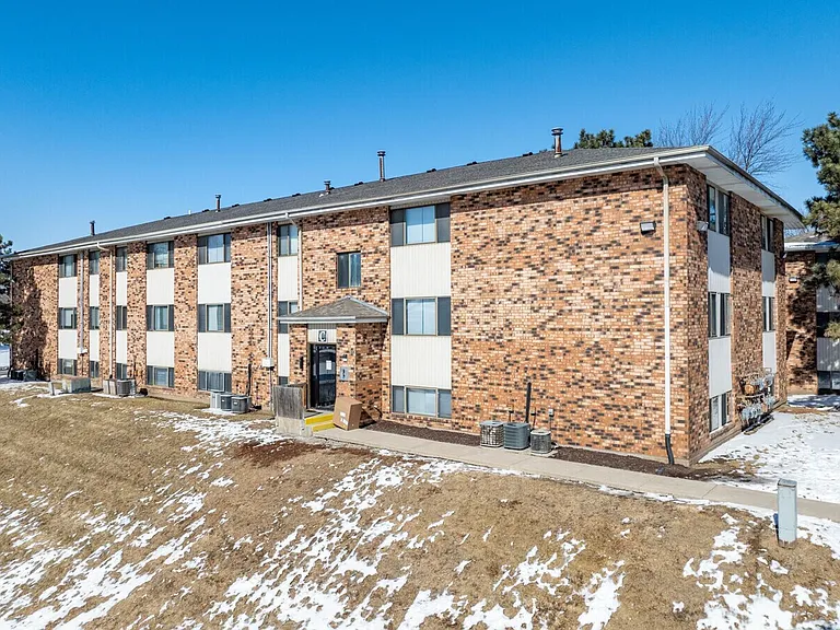 Breckenridge Davenport Apartments — Photo 3