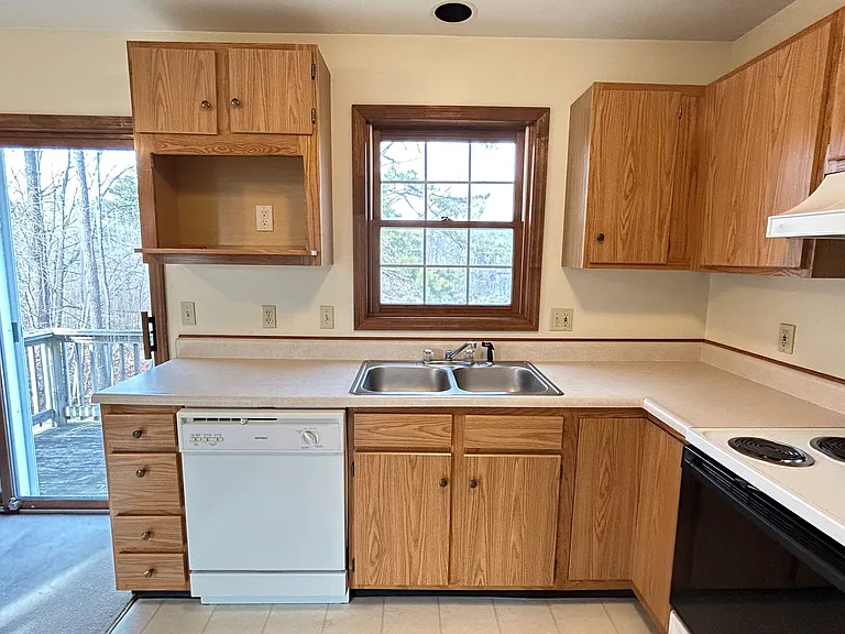 4212 Menga Dr #4 — Photo 1