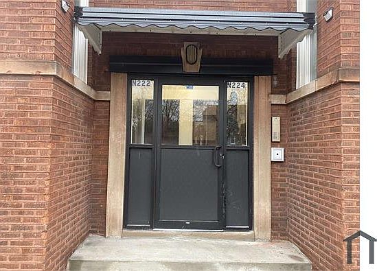 2nd image of 224 N Kilbourn Ave #2S